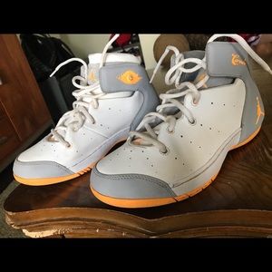 Carmelo Anthony boys size 7Y